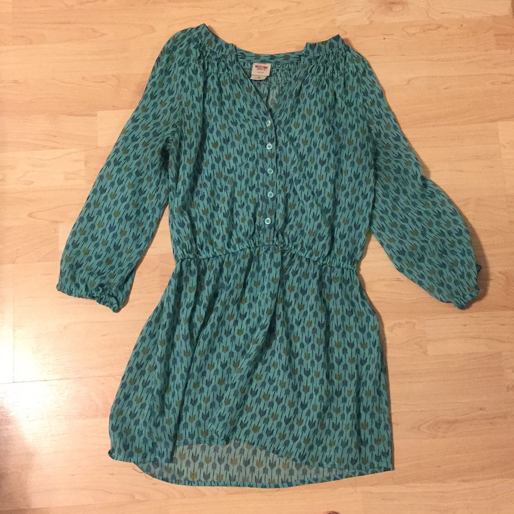 Blue top with arrow detailing